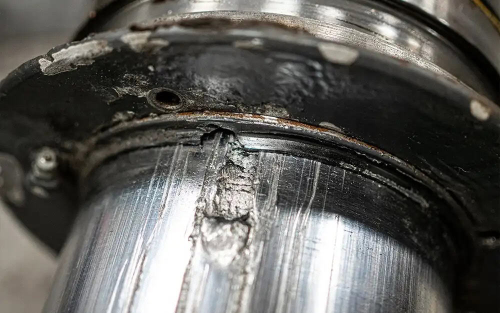 Haste suja de cilindro hidráulico causa desgaste prematuro